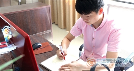 走進(jìn)世紀(jì)豪門(mén),向普通人致敬-再出發(fā)新聞-再出發(fā)-中國(guó)集成吊頂網(wǎng)-集成吊頂十大品牌|打造集成吊頂行業(yè)最好的門(mén)戶(hù)網(wǎng)站