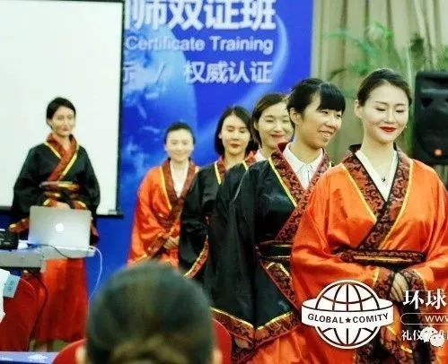 智慧女性的朝陽職業(yè) 轉(zhuǎn)型國際禮儀培訓(xùn)師與攝影攝像服務(wù)